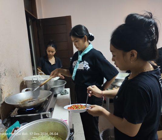 Dapur Umum Dukung Suksesnya Diklat KSR-PMI Unit Stikes Bina Usada Bali