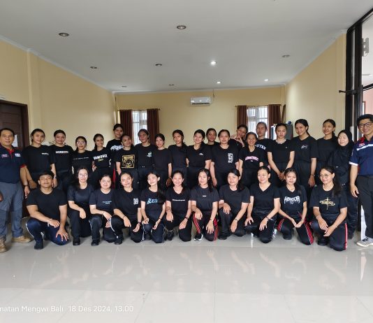 Diklatdas KSR PMI Unit STIKES Bina Usada Bali: 30 Peserta Kuasai Teknik Pemindahan Korban